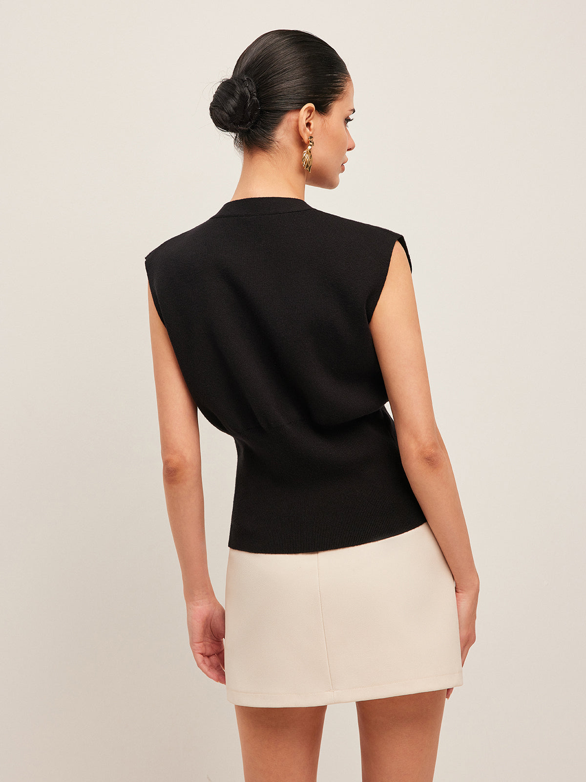 REFLEY SIGNATURE BUTTONED V-NECK VEST